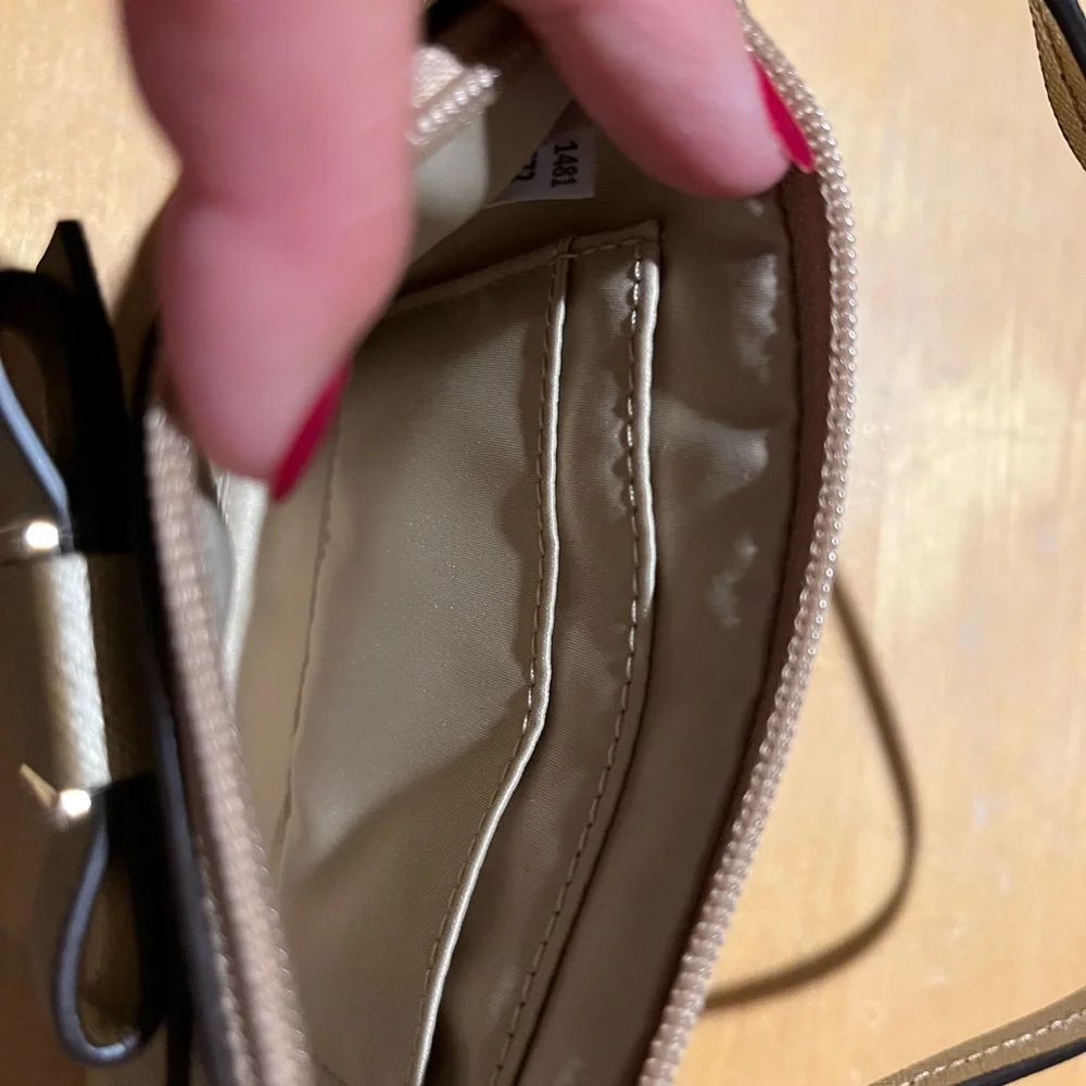 Coach Darcy Gold Wristlet with Box - Picture 3 of 8